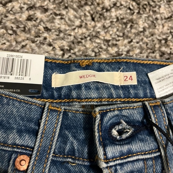 Levi’s Wedgie High Rise Jeans - Picture 2 of 6